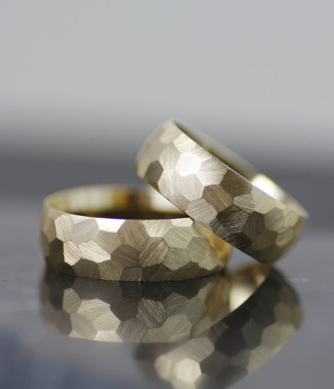 mm yellow gold faceted band
