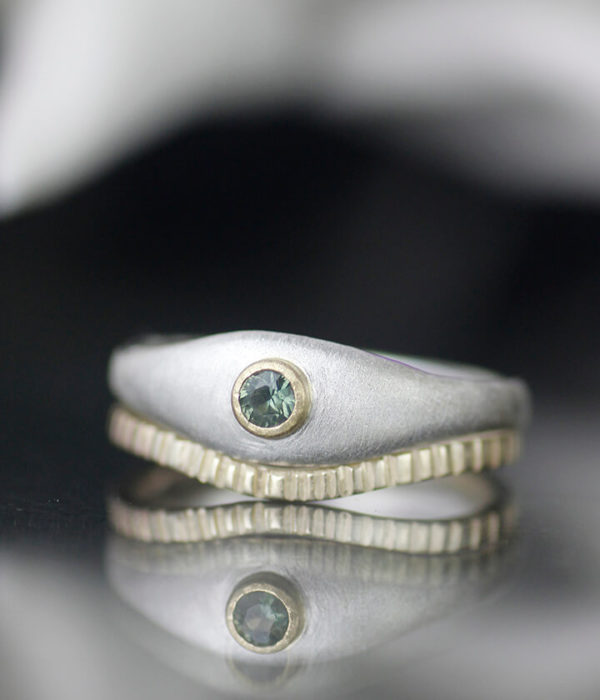dune green sapphire with crenelated band