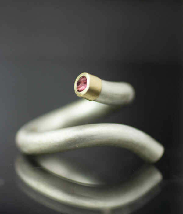 eve ring  gold and umba sapphire