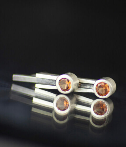 double stripe pad round sapphire earrings