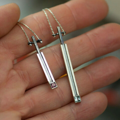 two stripes pendant on hand
