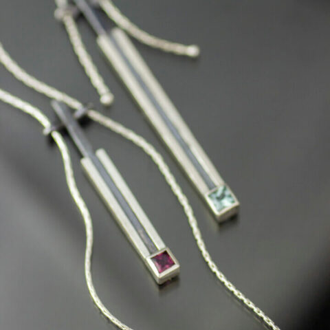 two stripes pendant with square stones